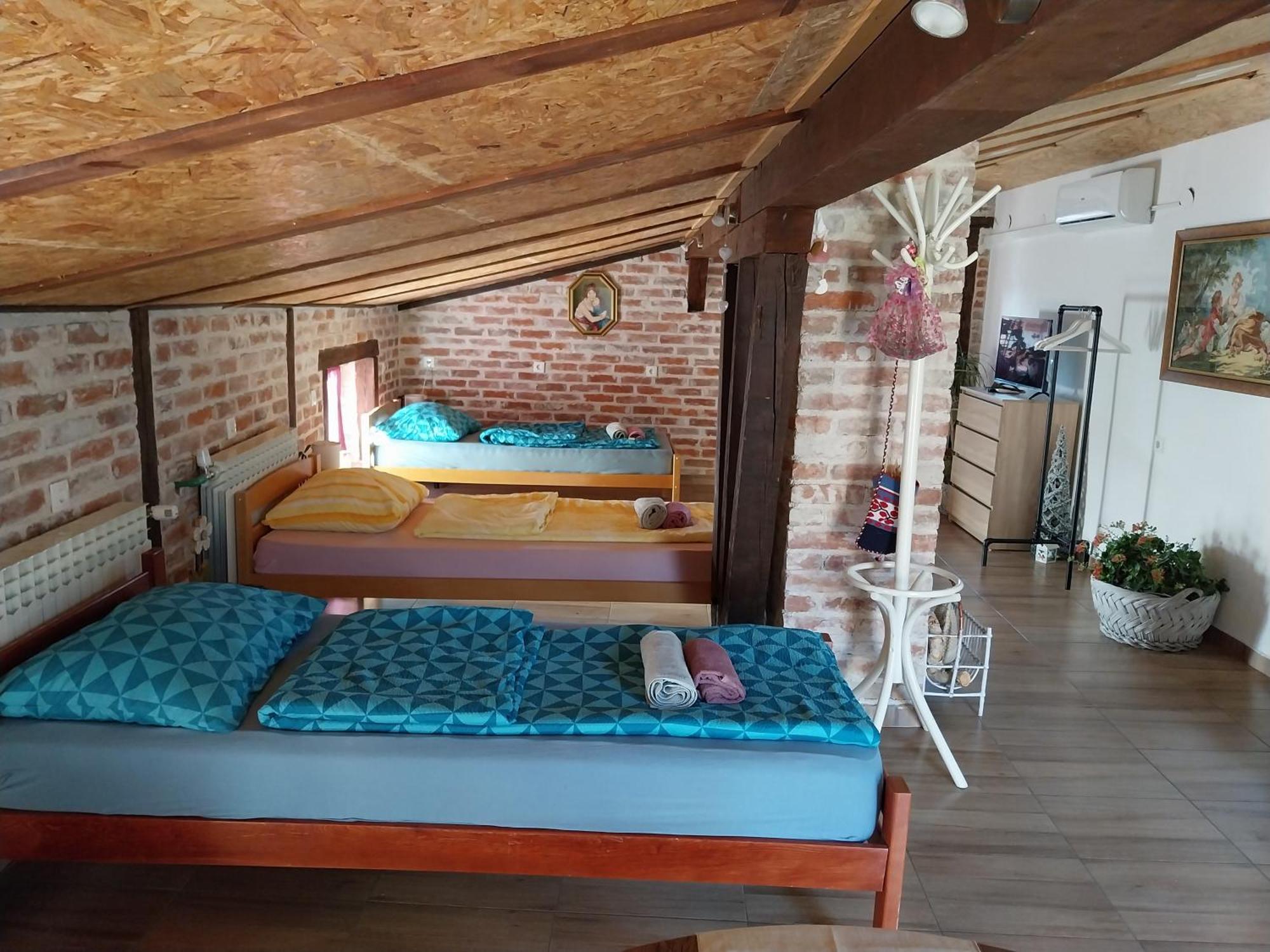 Apartment Ada Bed & Breakfast Gračac Exterior foto