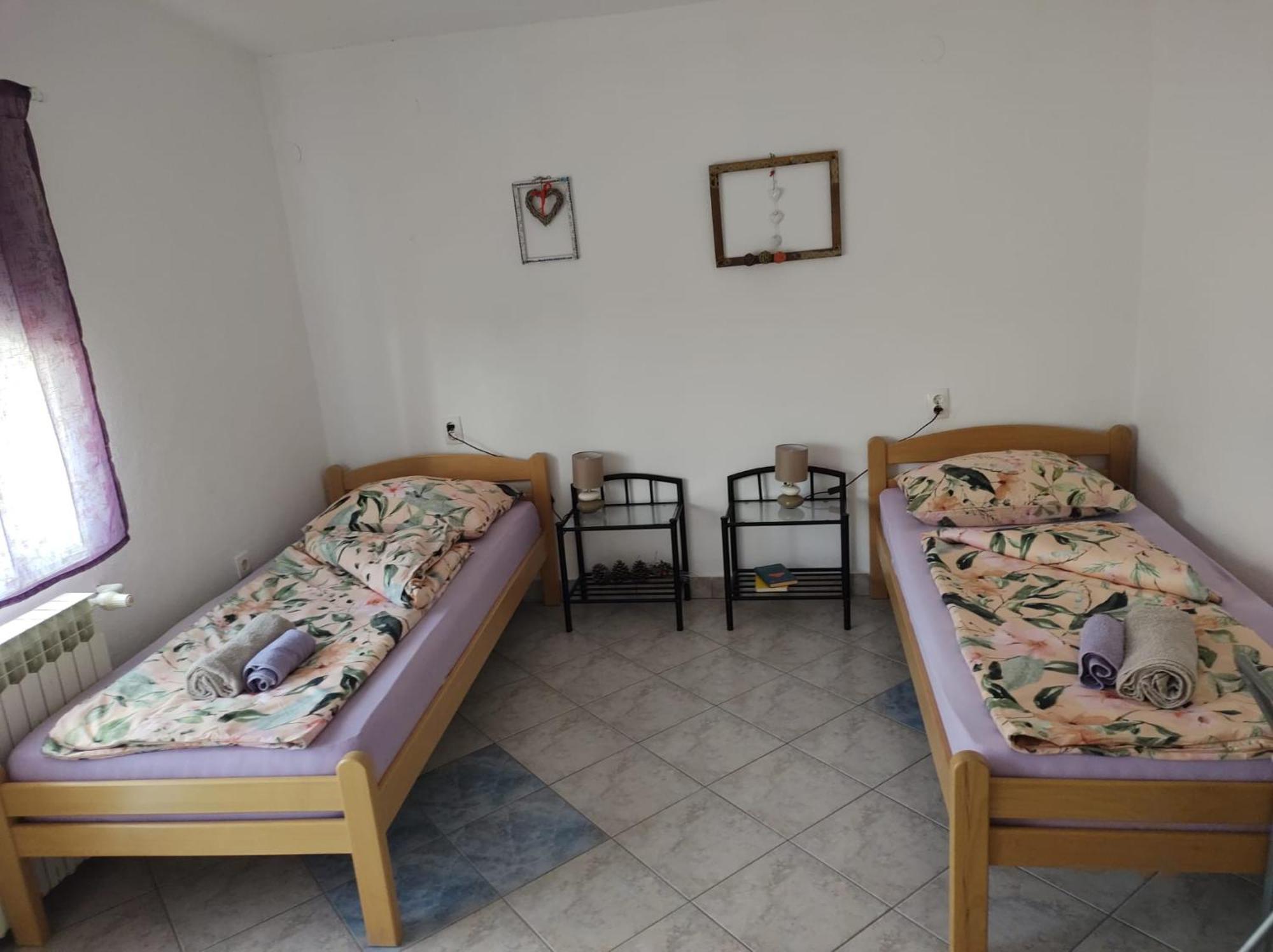 Apartment Ada Bed & Breakfast Gračac Habitación foto