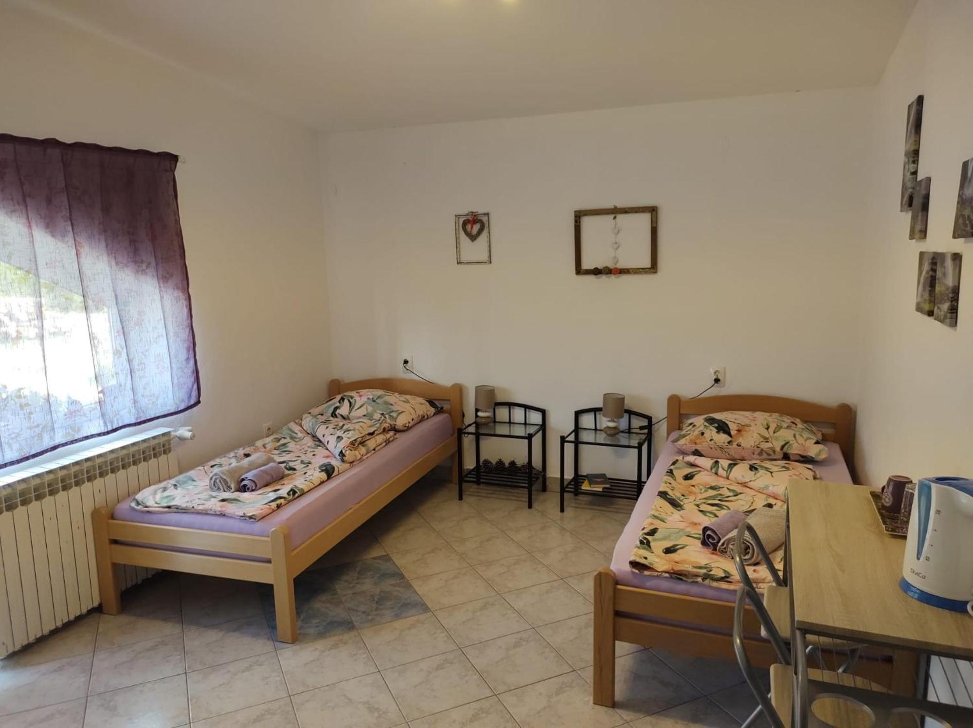 Apartment Ada Bed & Breakfast Gračac Habitación foto