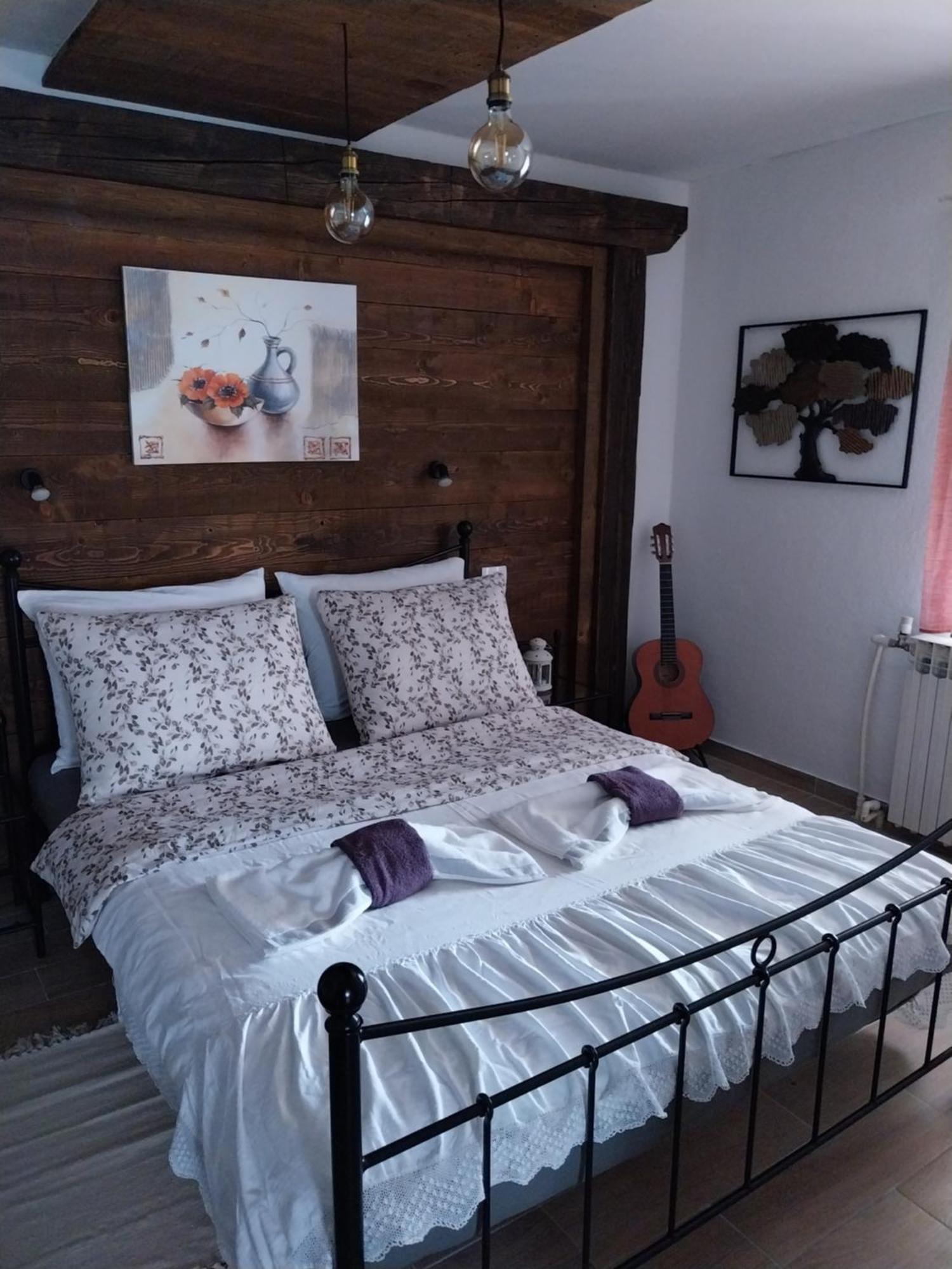 Apartment Ada Bed & Breakfast Gračac Habitación foto
