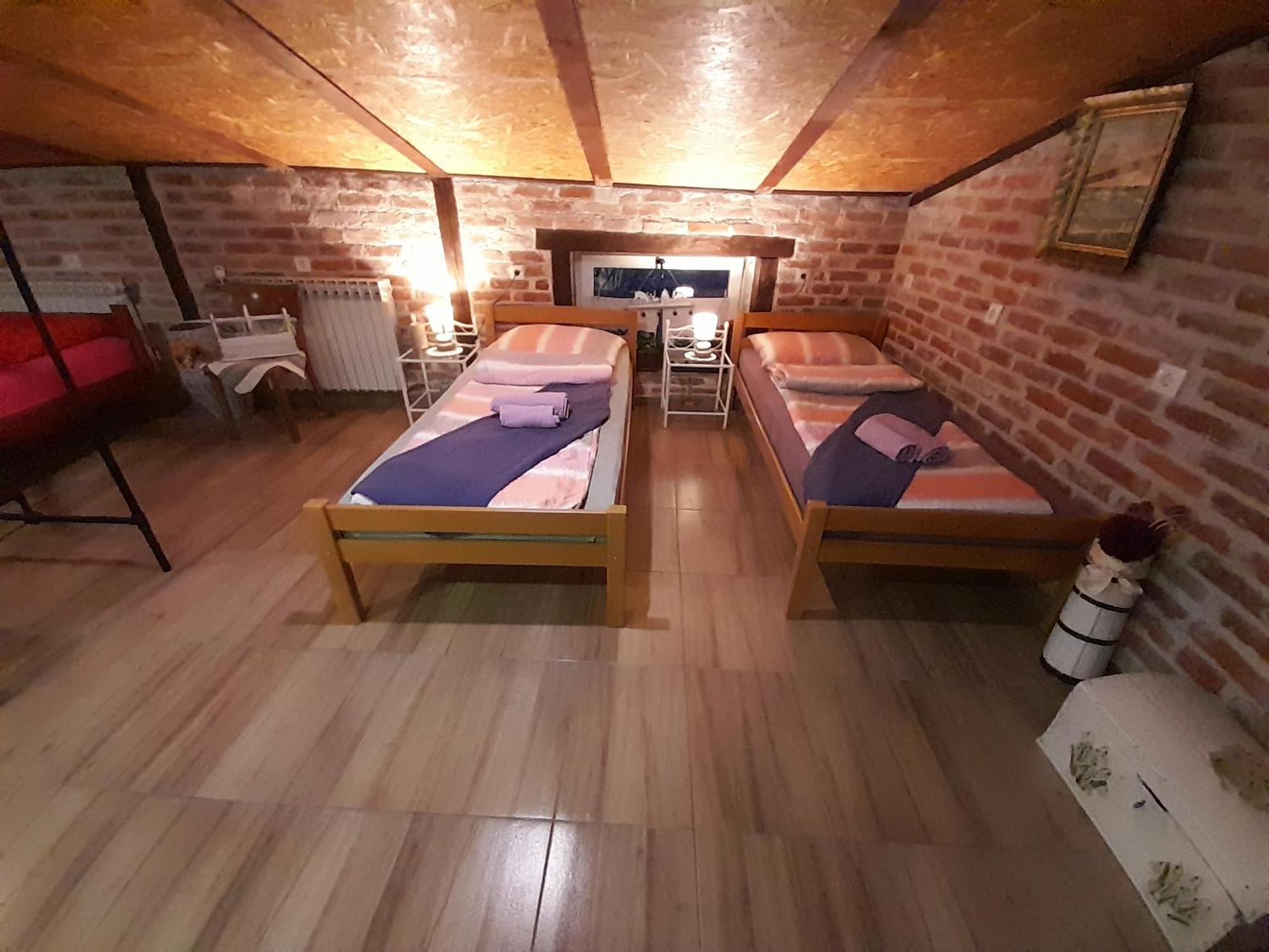 Apartment Ada Bed & Breakfast Gračac Habitación foto